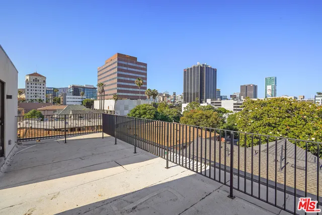 $5,958 | 6541 De Longpre Avenue, Unit 1/2, Los Angeles, CA 90028