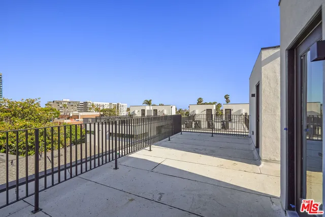 $5,958 | 6541 De Longpre Avenue, Unit 1/2, Los Angeles, CA 90028