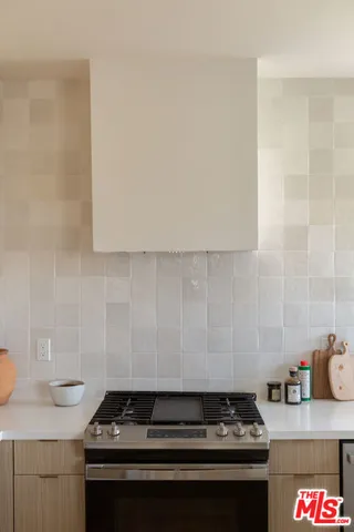 $5,958 | 6541 De Longpre Avenue, Unit 1/2, Los Angeles, CA 90028