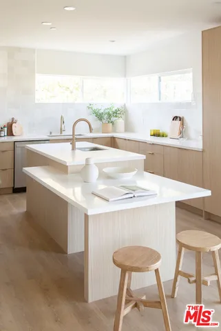 $5,958 | 6541 De Longpre Avenue, Unit 1/2, Los Angeles, CA 90028