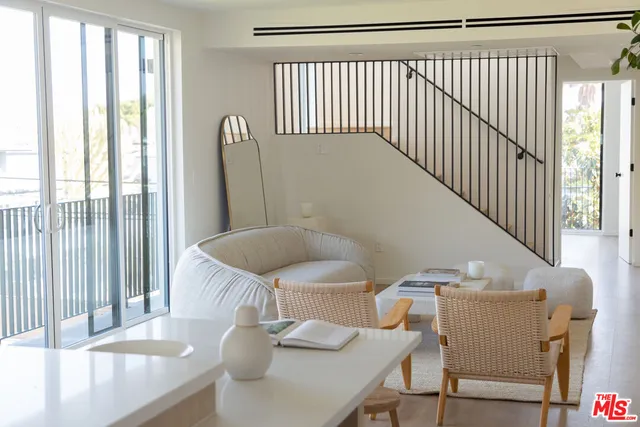 $5,958 | 6541 De Longpre Avenue, Unit 1/2, Los Angeles, CA 90028