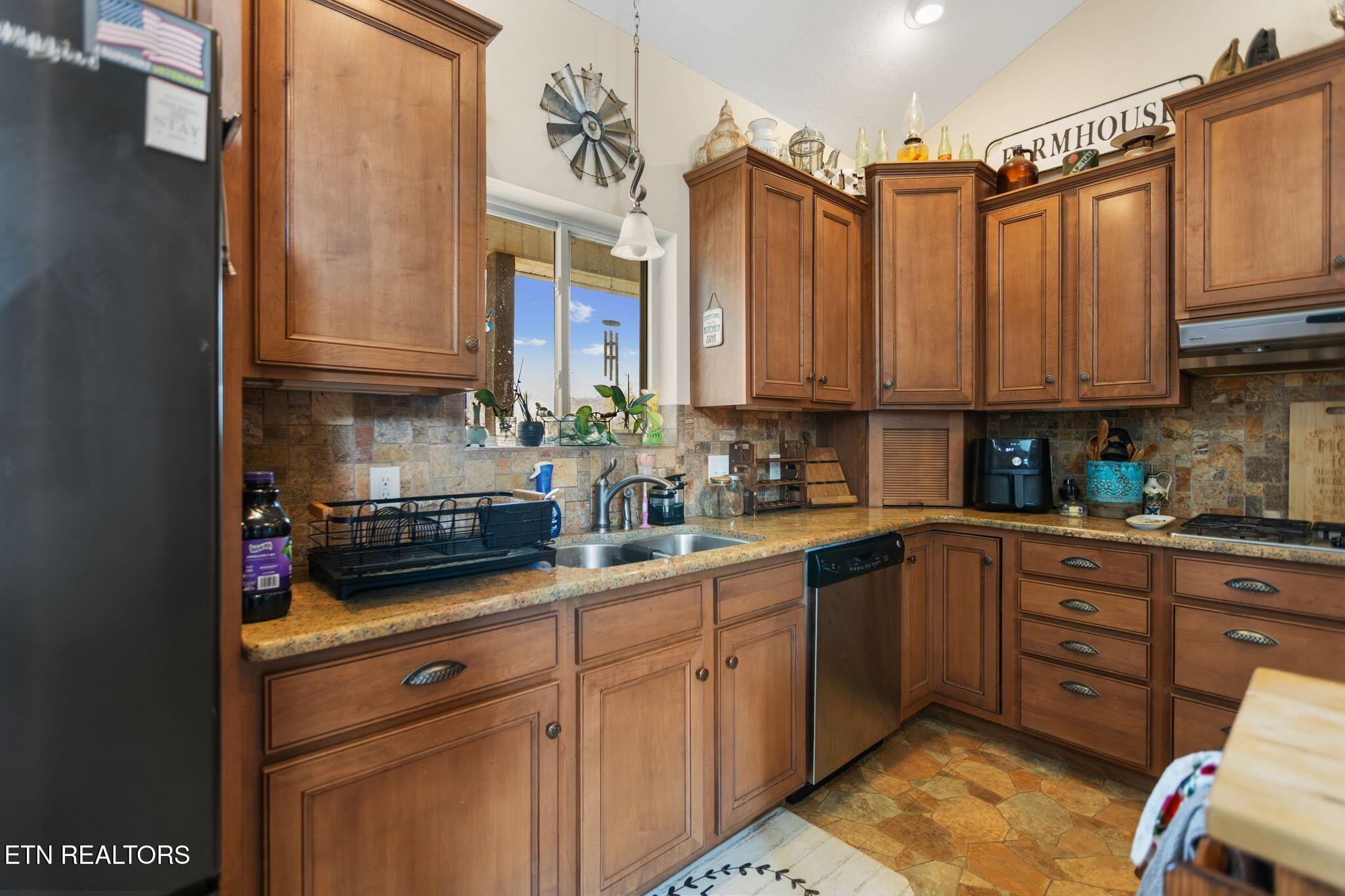 741 Clinch Valley Road Powder Springs, TN 37848 - Photo 11 of 50 a kitchen with stainless steel appliances granite countertop a sink a stove and cabinets