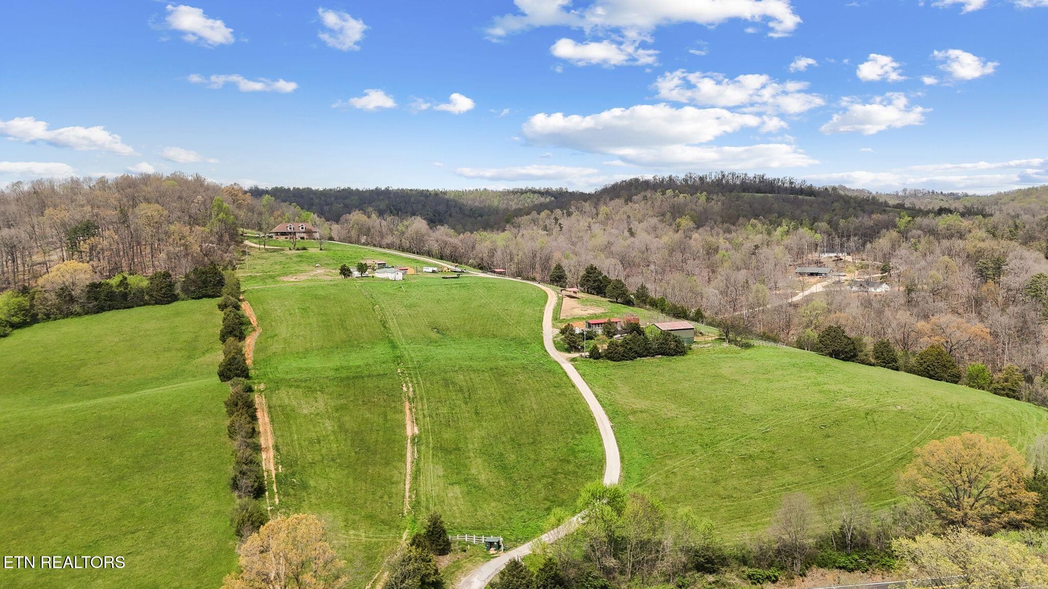 741 Clinch Valley Road Powder Springs, TN 37848 - Photo 38 of 50 a view of a city