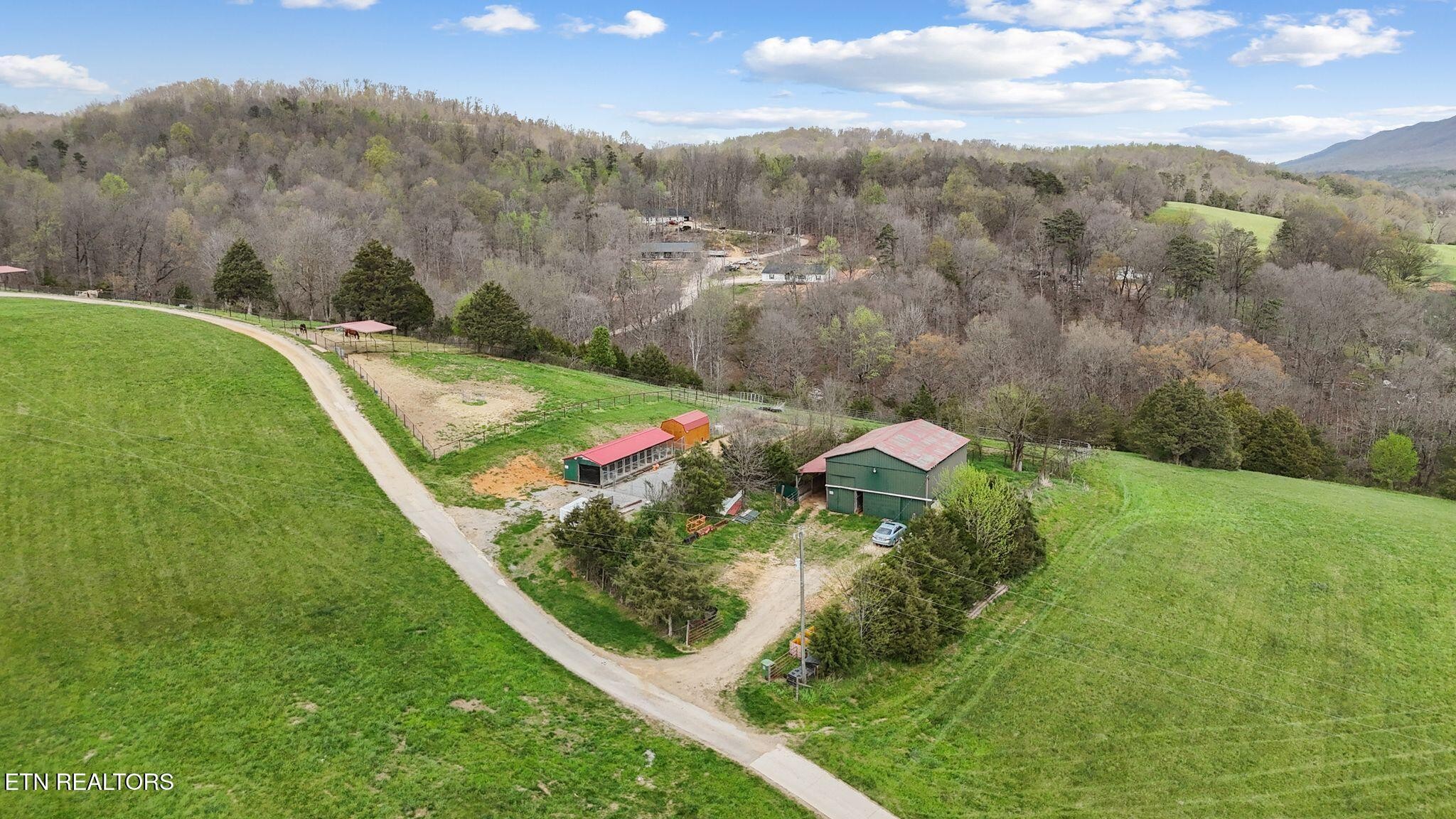 741 Clinch Valley Road Powder Springs, TN 37848 - Photo 40 of 50 a view of a backyard with pathway