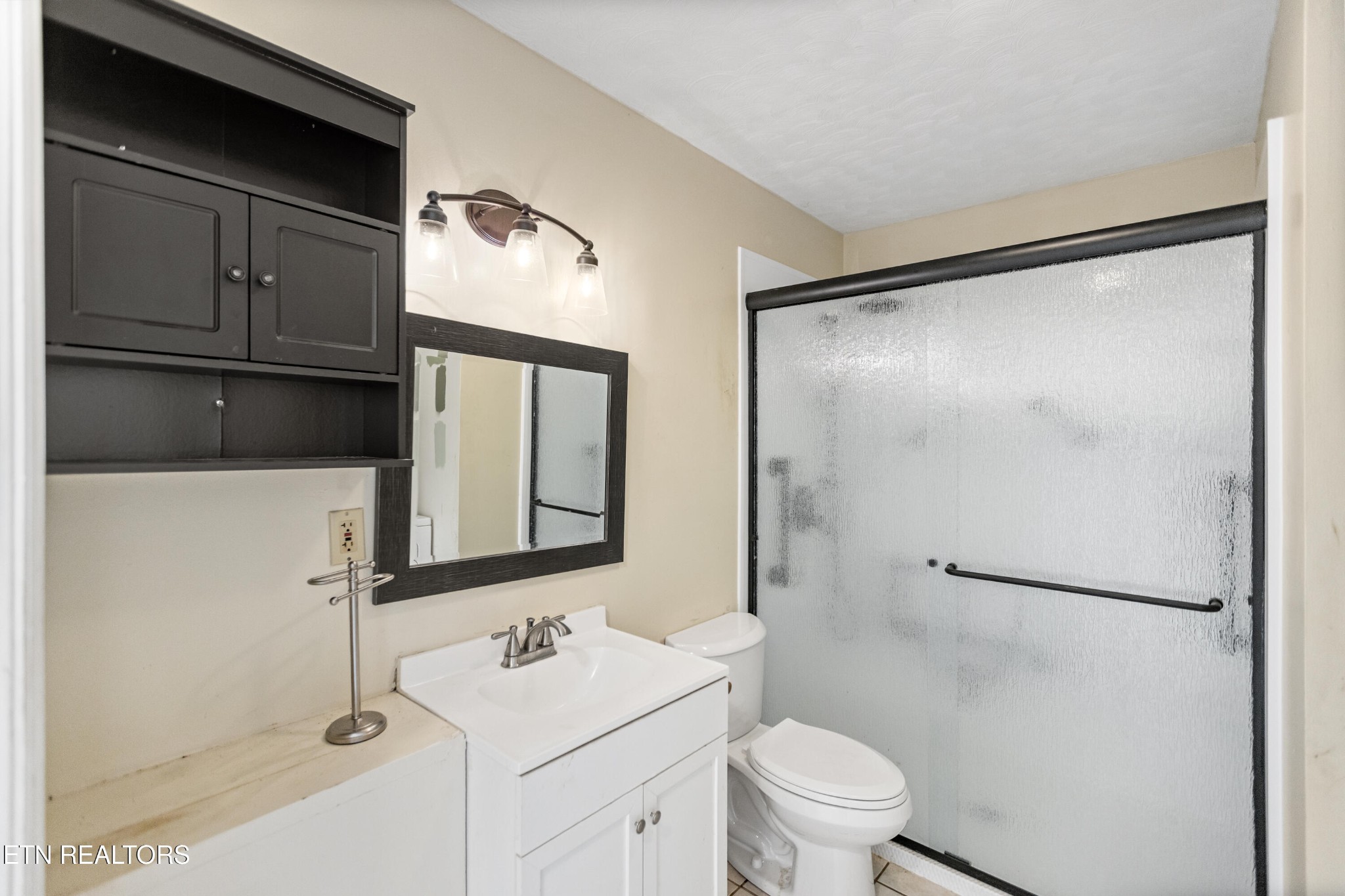 741 Clinch Valley Road Powder Springs, TN 37848 - Photo 47 of 50 a bathroom with a sink toilet and shower