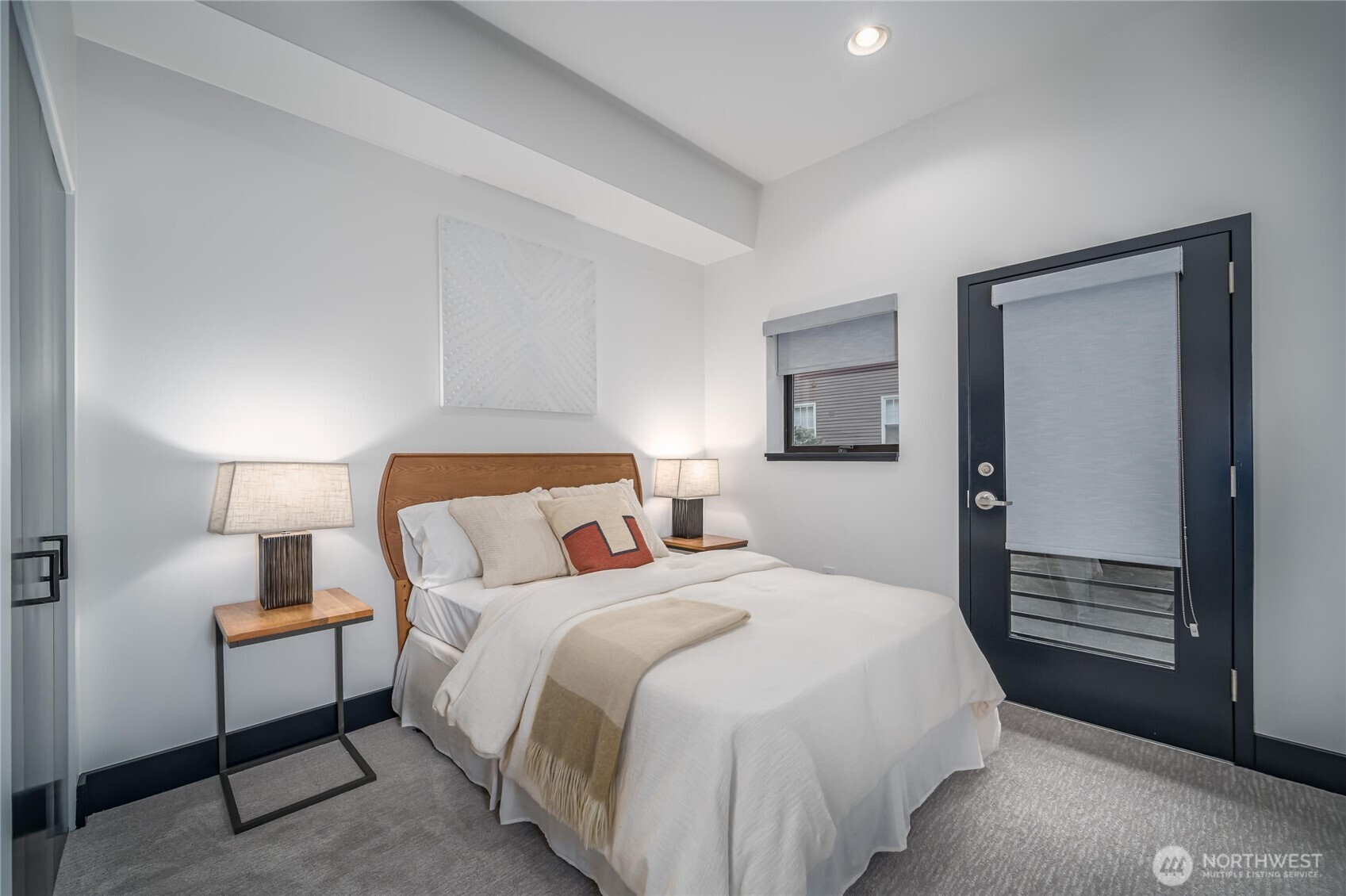 615 East Pike Street, Unit 303 Seattle, WA 98122 - Photo 25 of 40 a bedroom with a bed and a lamp