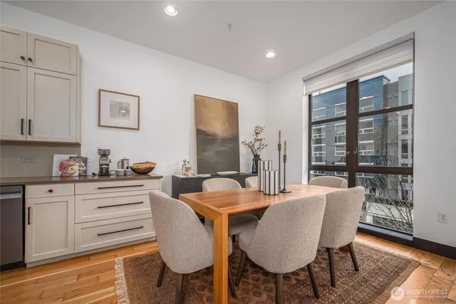 $890,000 | 615 East Pike Street, Unit 303, Seattle, WA 98122