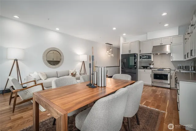 $890,000 | 615 East Pike Street, Unit 303, Seattle, WA 98122