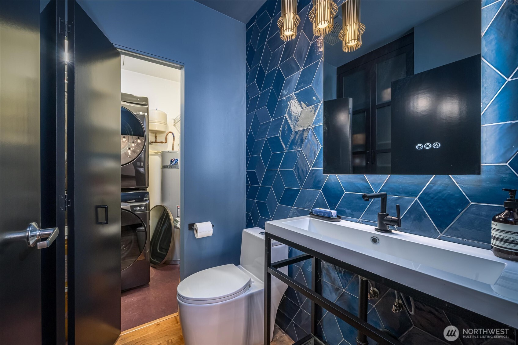 615 East Pike Street, Unit 303 Seattle, WA 98122 - Photo 10 of 40 a bathroom with a sink and a toilet