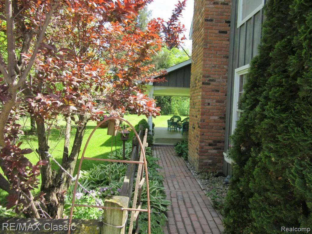 1212 Rose Center Road Fenton, MI 48430 - Photo 7 of 24