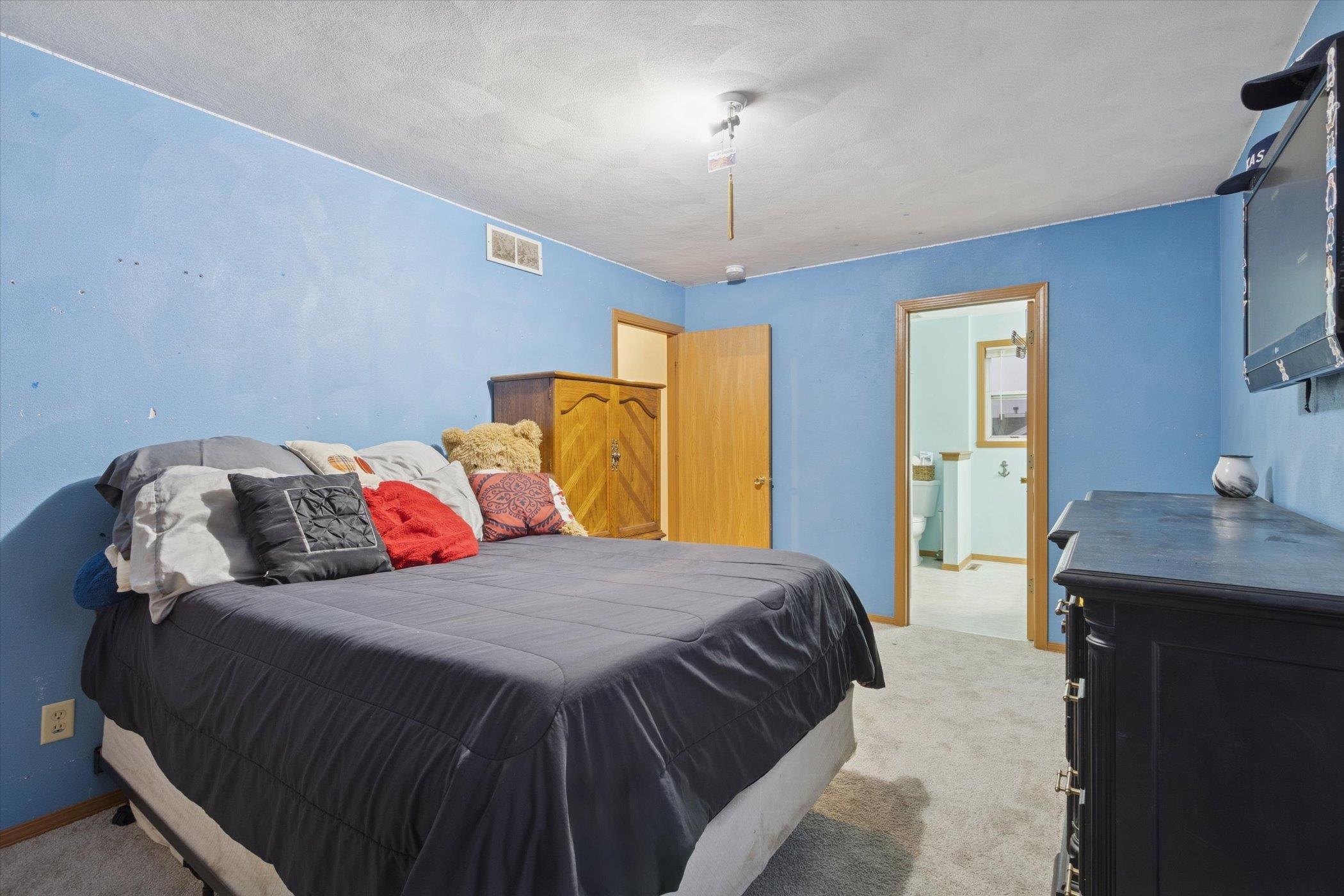 549 Bayfield Road Rockton, IL 61073 - Photo 21 of 47 a bedroom with a bed and a chandelier