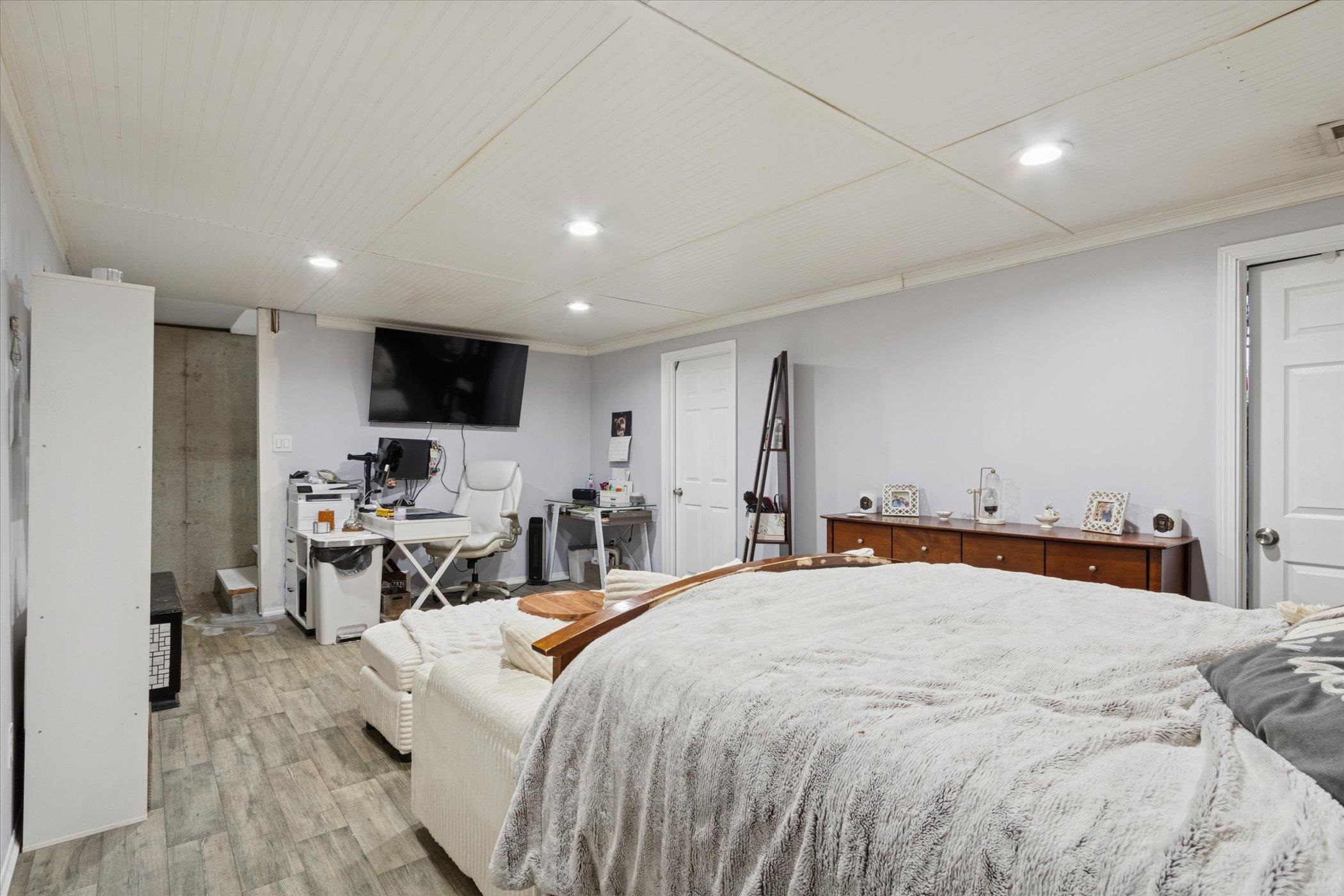 549 Bayfield Road Rockton, IL 61073 - Photo 30 of 47 a bed room with a bed and a flat tv screen