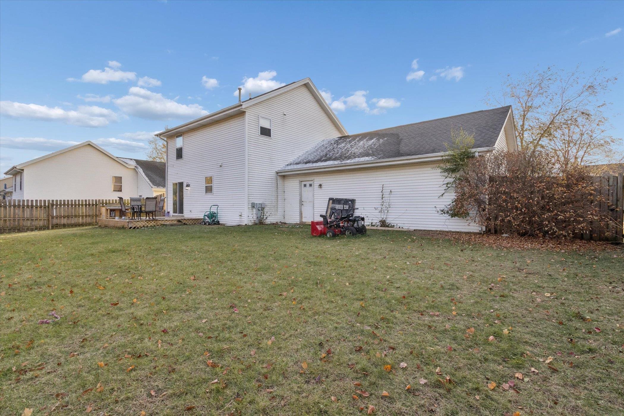 549 Bayfield Road Rockton, IL 61073 - Photo 39 of 47 a view of a house with backyard and garden
