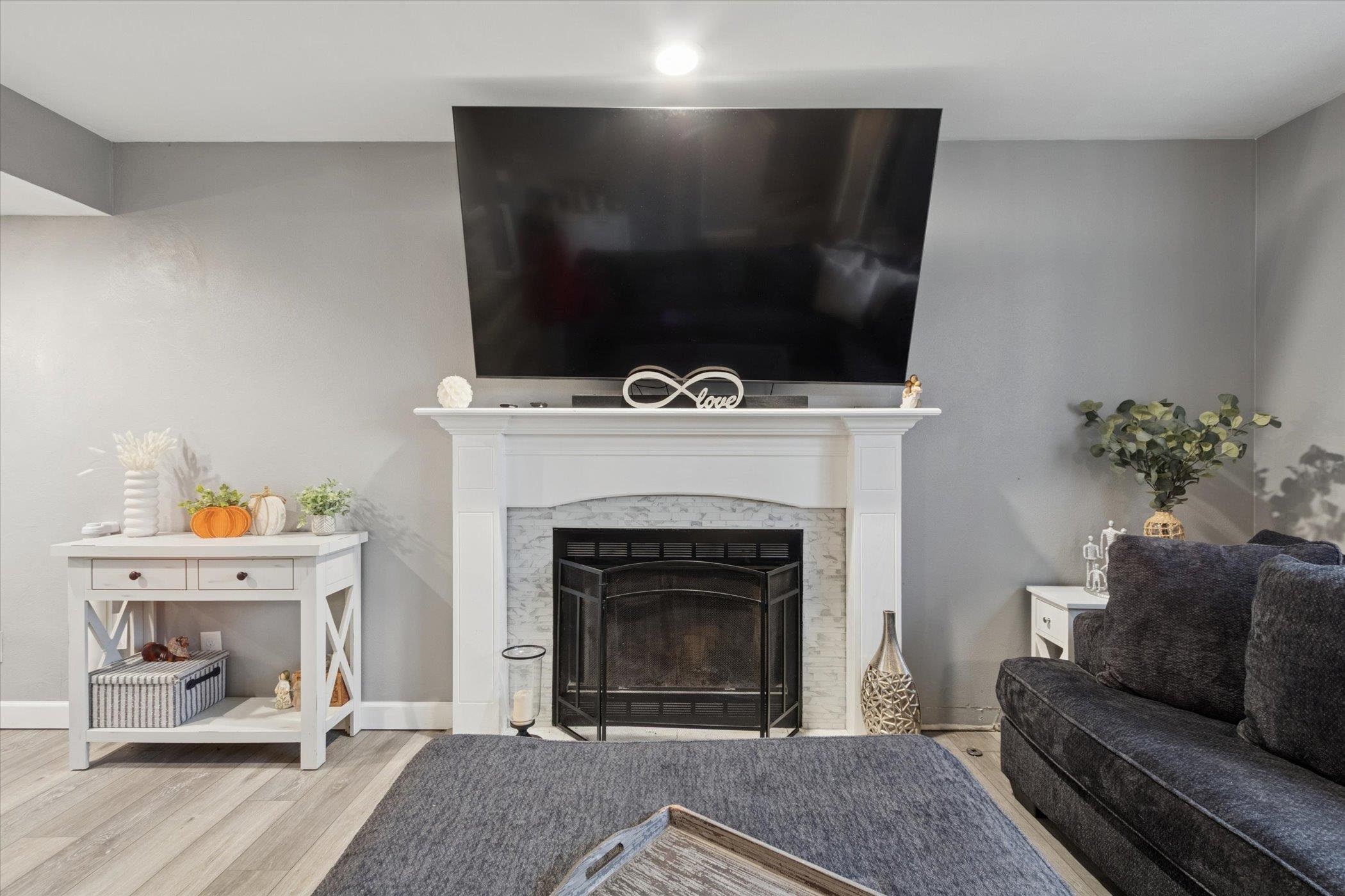 549 Bayfield Road Rockton, IL 61073 - Photo 10 of 47 a living room with furniture and a fireplace