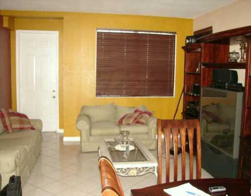 15386 Southwest 25th Terrace Miami, FL 33185 - Photo 2 of 8 Living Room