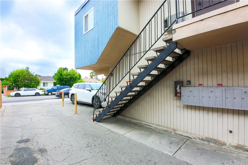 14224 Erwin Street Van Nuys, CA 91401 - Photo 8 of 18 a view of entryway with a yard