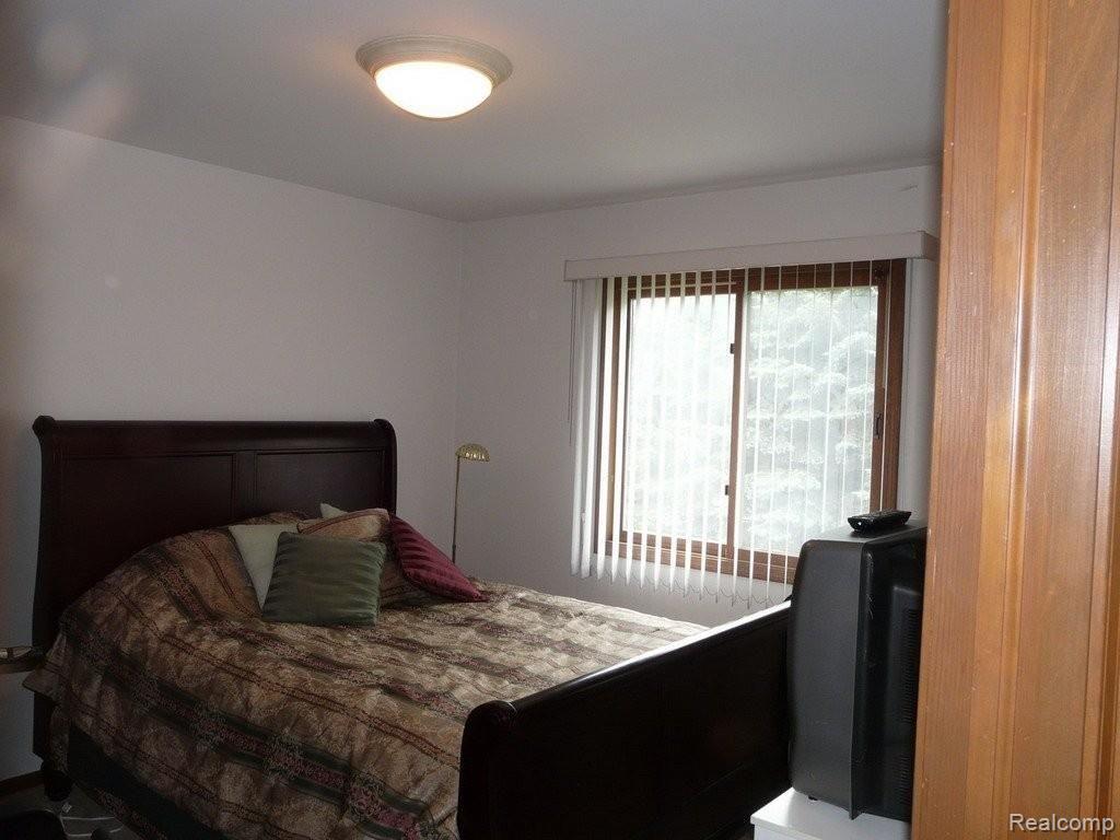 1139 Chaffer Drive Rochester, MI 48306 - Photo 18 of 25 Fourth Bedroom