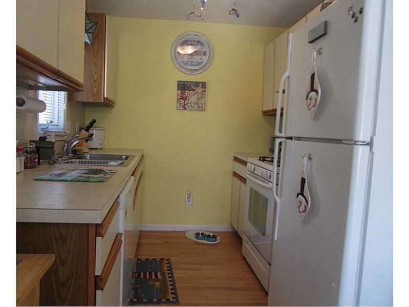 660 Point Judith Road, Unit B1 Narragansett, RI 02882 - Photo 13 of 25 Kitchen.