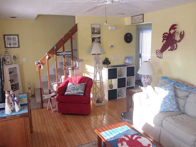 660 Point Judith Road, Unit B1 Narragansett, RI 02882 - Photo 4 of 25 Living Room.