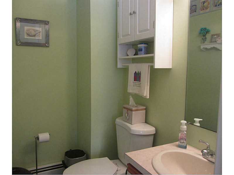 660 Point Judith Road, Unit B1 Narragansett, RI 02882 - Photo 8 of 25 Bathroom.