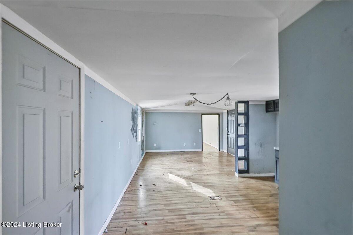 2253 R Whittaker Road Lewisburg, KY 42256 - Photo 13 of 26 Interior