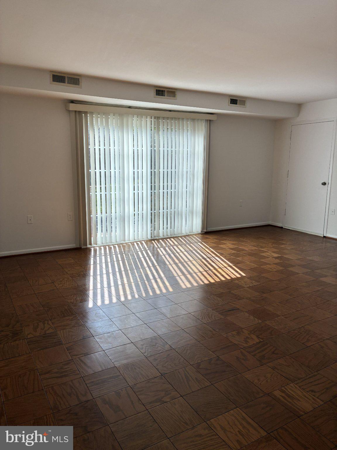 3801 Swann Road, Unit 201 Suitland, MD 20746 - Photo 4 of 9 Livingroom