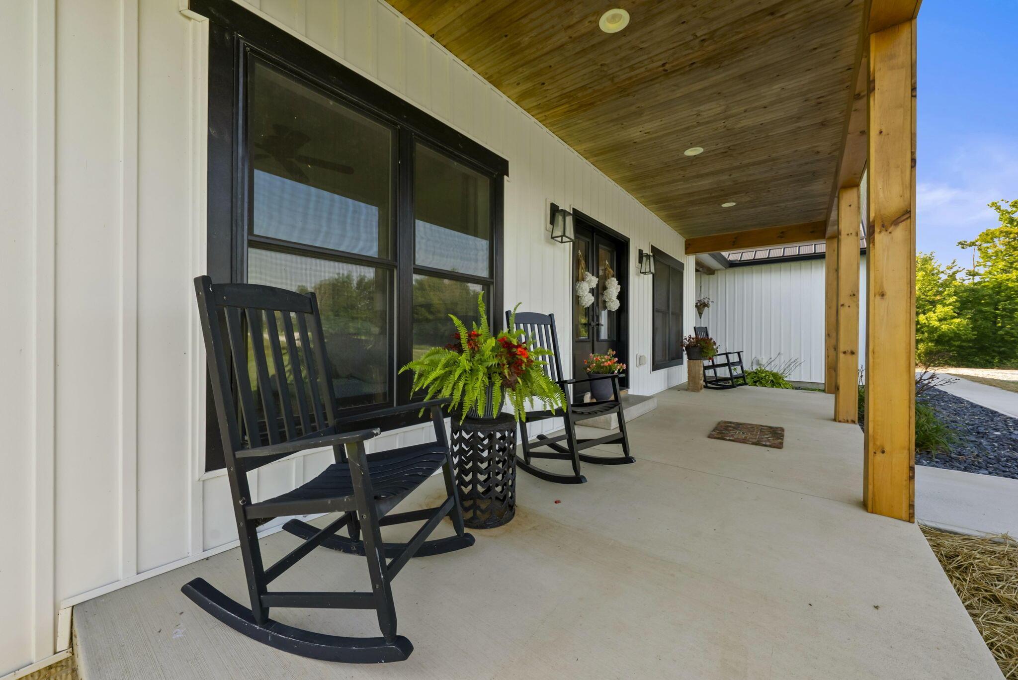 4675 Hunt Road Hopewell, OH 43746 - Photo 2 of 58 2-web-or-mls-DSC01171