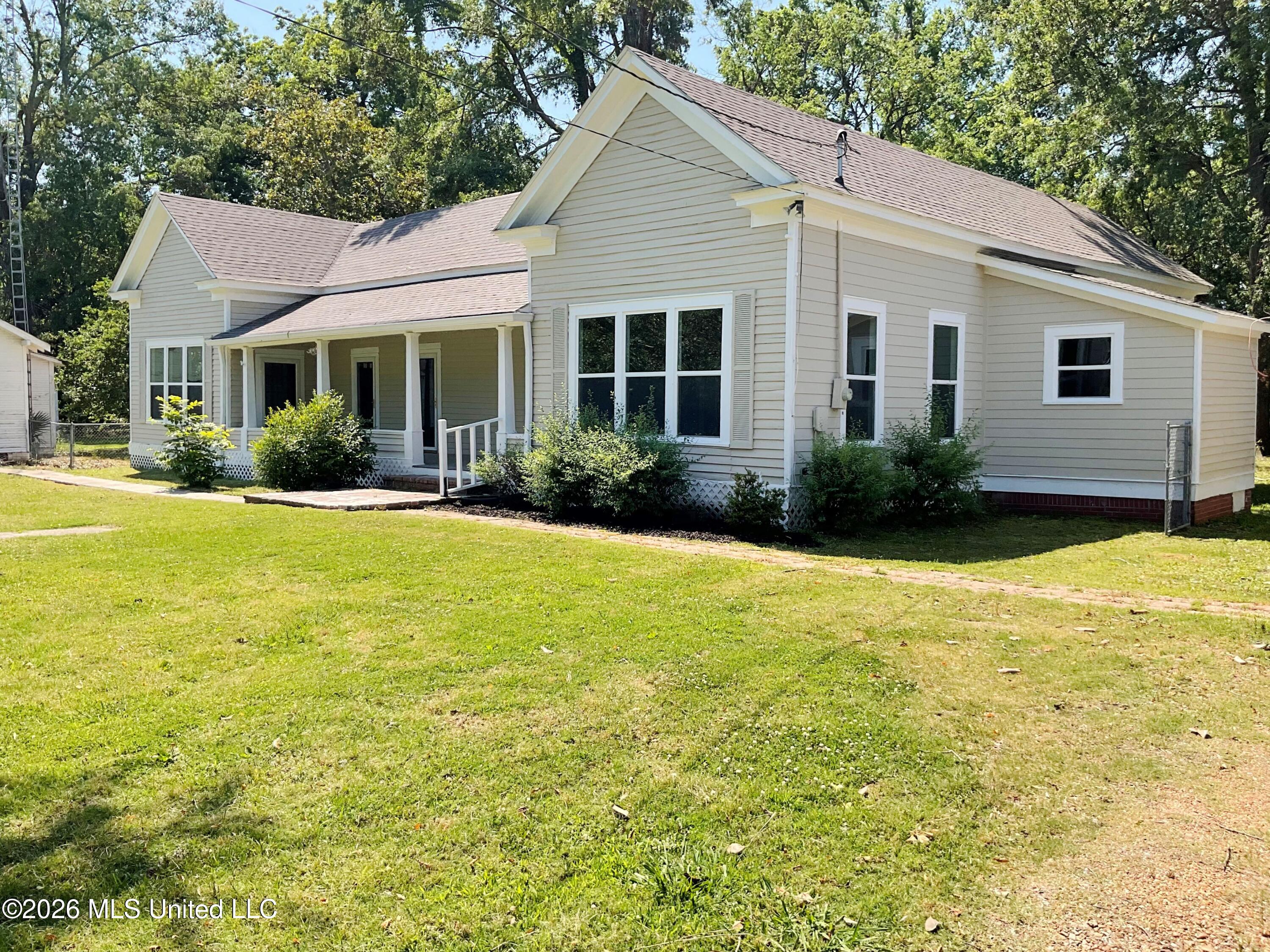1111 2nd Street Inverness, MS 38753 - Photo 2 of 28 IMG_6668
