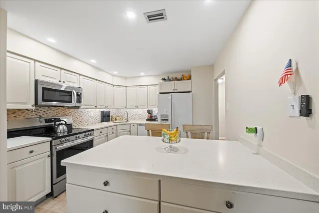 $420,000 | 215 Haddonfield Cmns, Haddonfield, NJ 08033