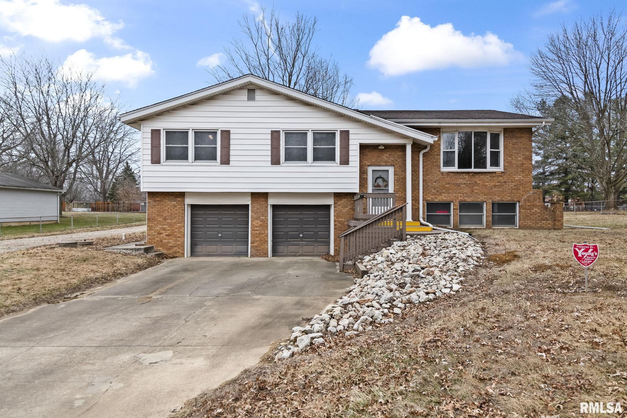 205 Pakey Road Springfield, IL 62712 - Photo 1 of 40