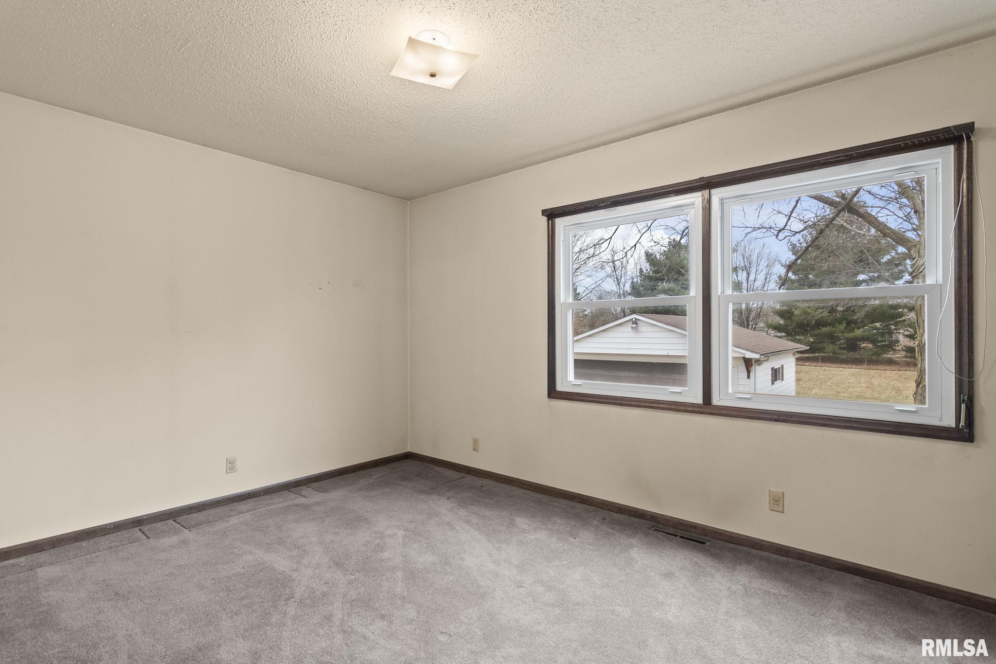 205 Pakey Road Springfield, IL 62712 - Photo 20 of 40