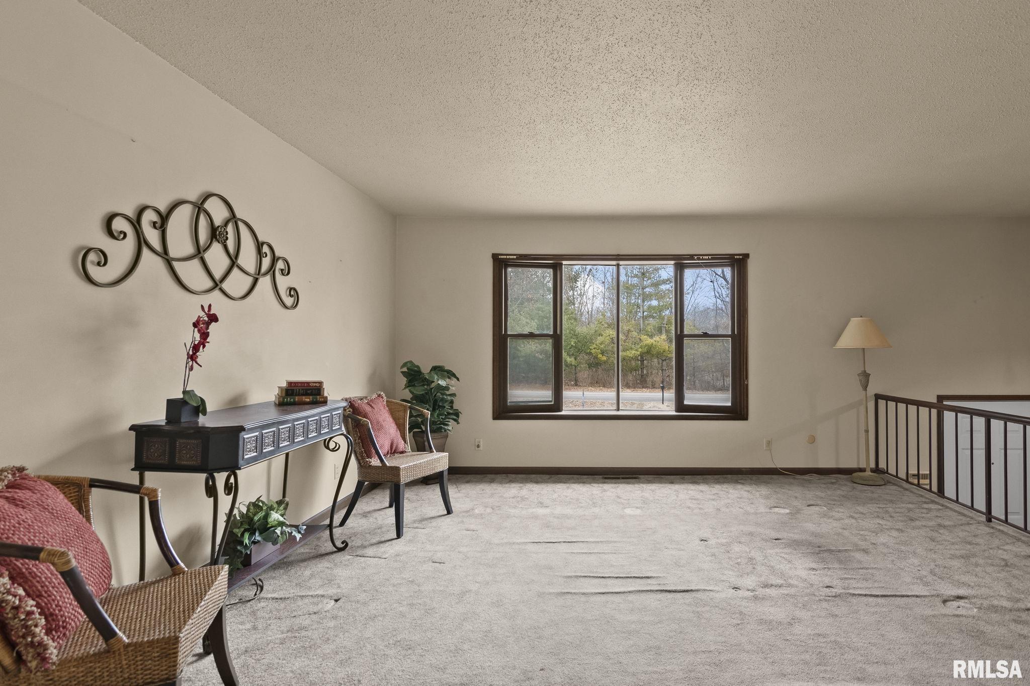 205 Pakey Road Springfield, IL 62712 - Photo 4 of 40