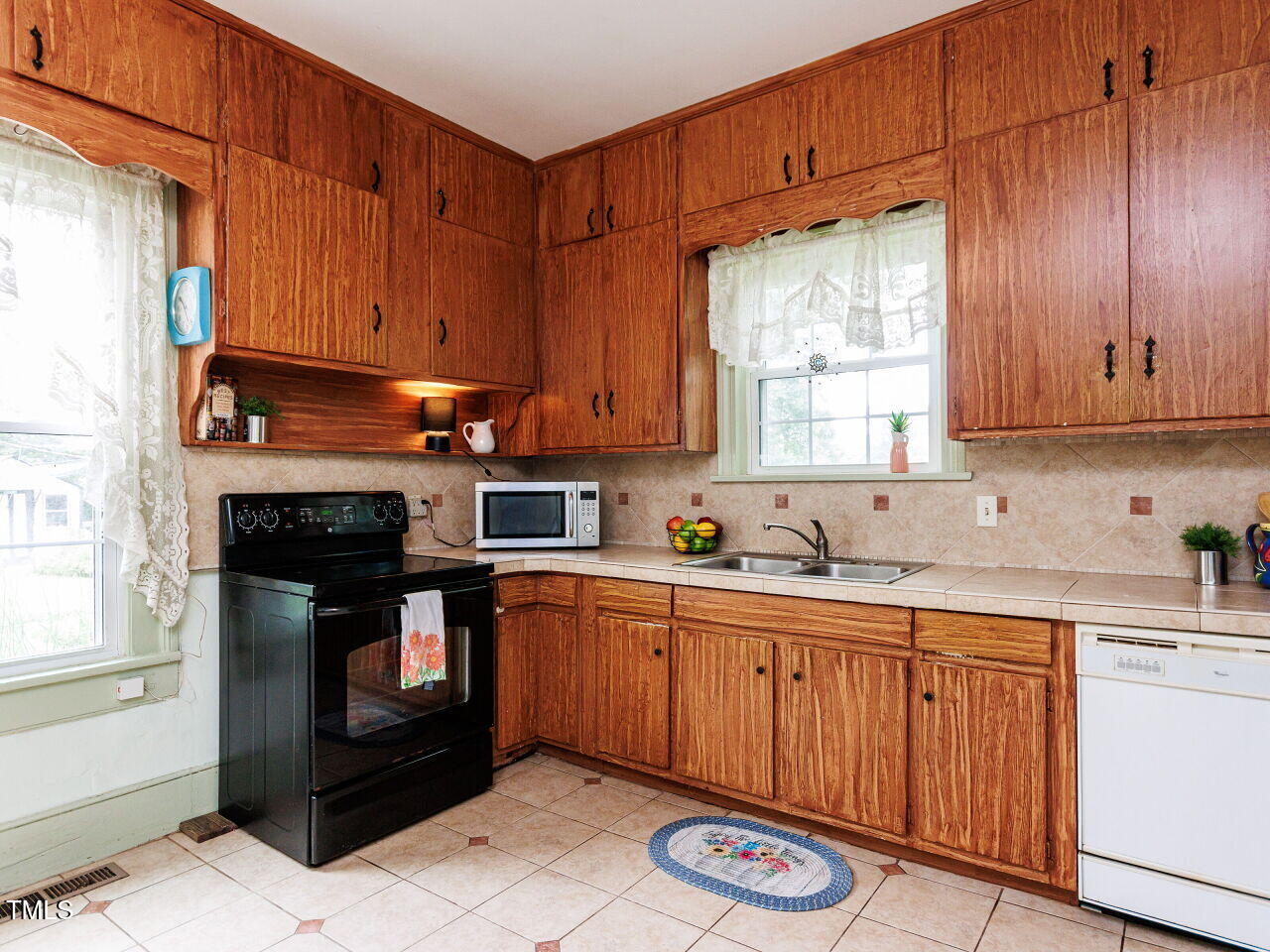 701 Rand Road Garner, NC 27529 - Photo 9 of 59 009-1280x960-kitchen