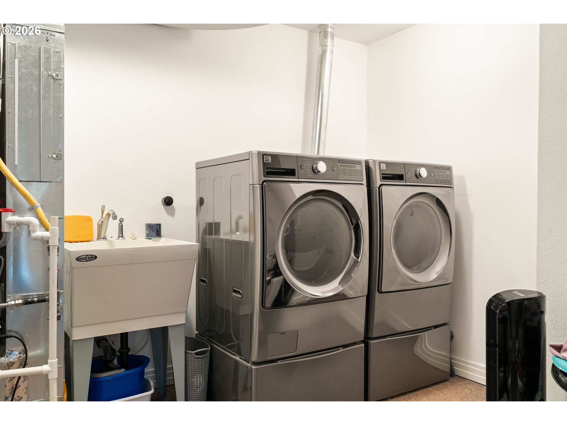 2125 Southwest Warwick Avenue Portland, OR 97225 - Photo 32 of 40 a utility room with dryer and washer
