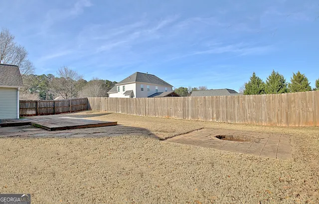 a view of a house with a outdoor space