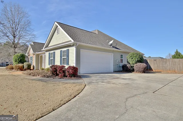 $409,900 | 15 Autumn Creek, Senoia, GA 30276