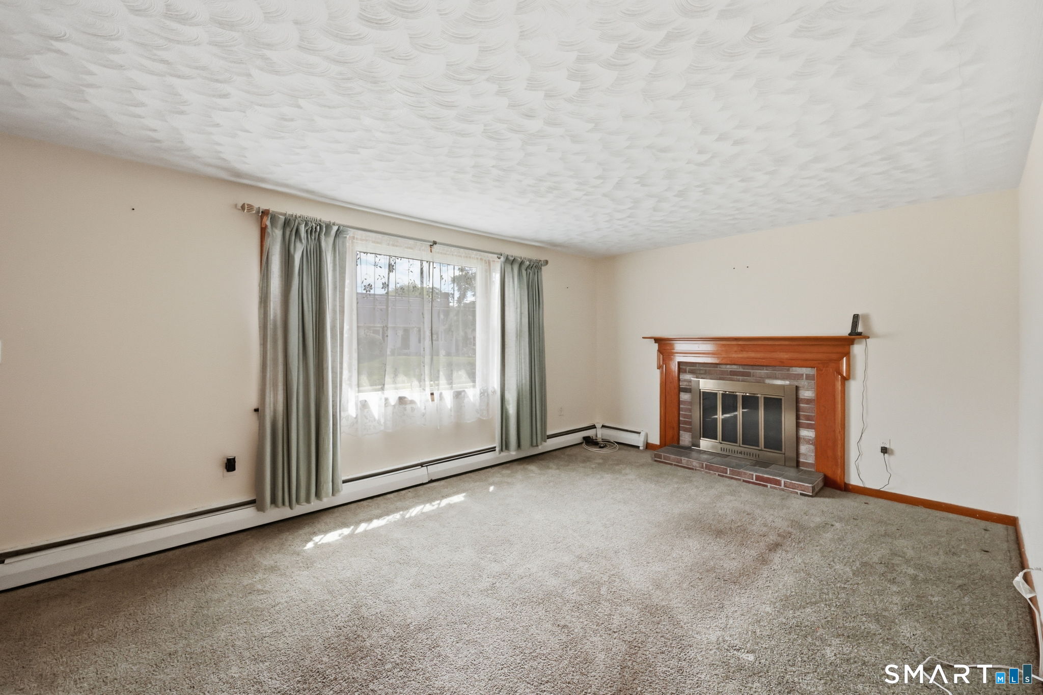 72 Steele Road Enfield, CT 06082 - Photo 5 of 37 Gallery Image 5