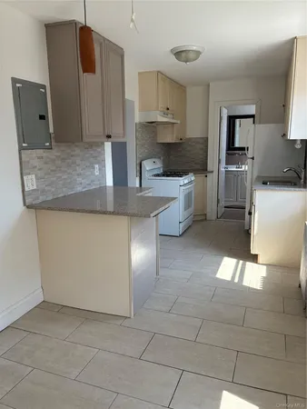 $2,400 | 43-12 23rd Avenue, Unit 2 | Astoria