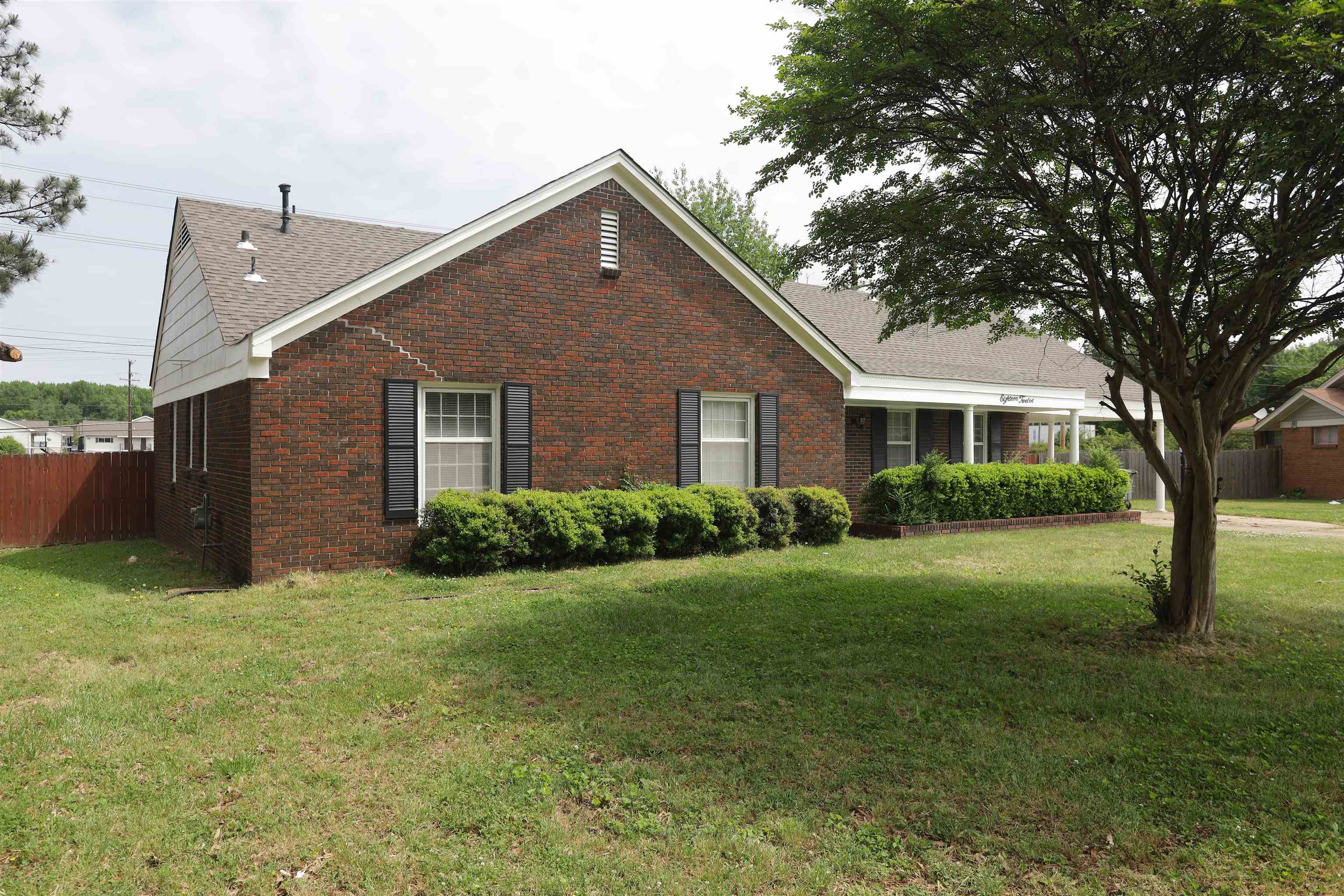 1812 Whitman Road Memphis, TN 38116 - Photo 2 of 18 a front view of a house with yard and green space
