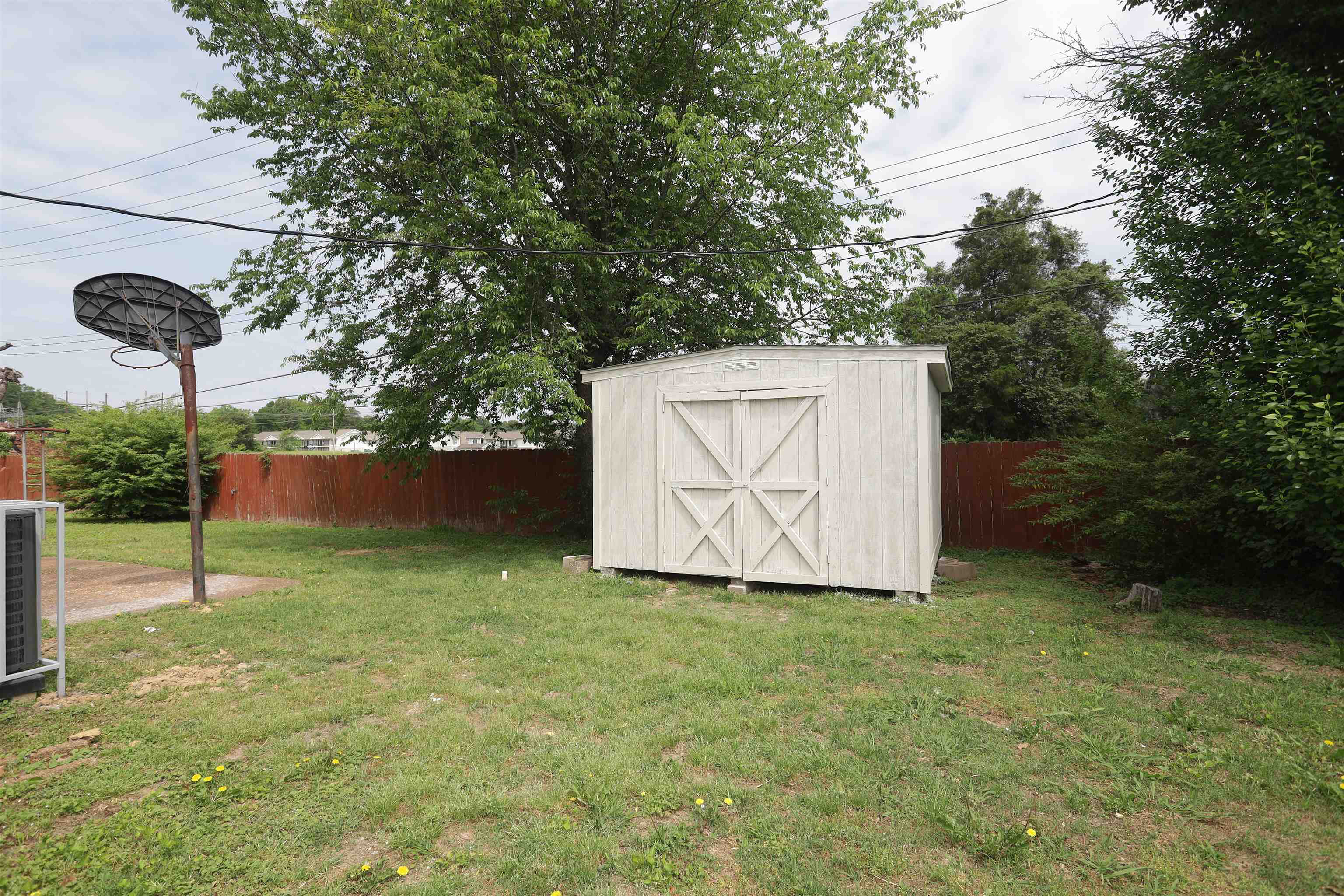 1812 Whitman Road Memphis, TN 38116 - Photo 4 of 18 a view of a backyard