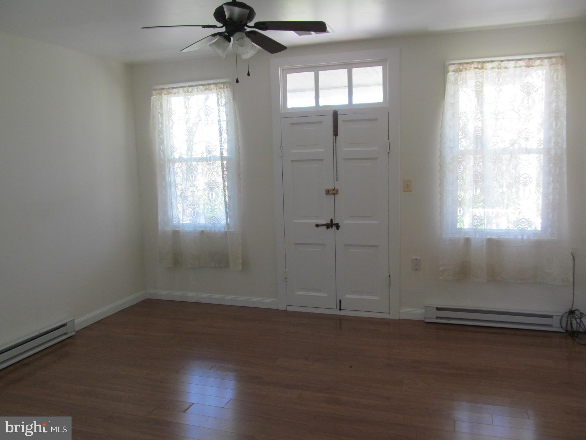 5092 Leeds Manor Road Hume, VA 22639 - Photo 9 of 30 Family Room
