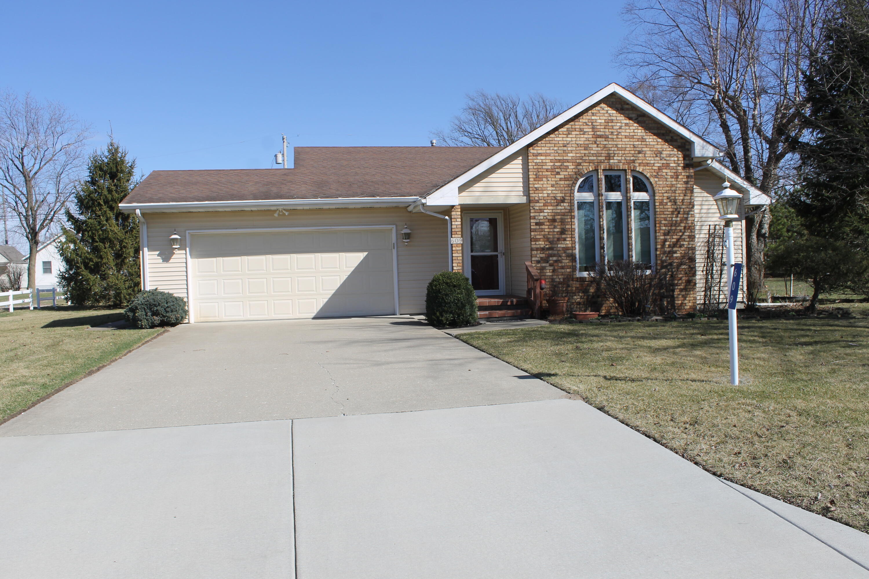 609 Almond Street Southwest De Motte, IN 46310 - Photo 1 of 15 3000x2000