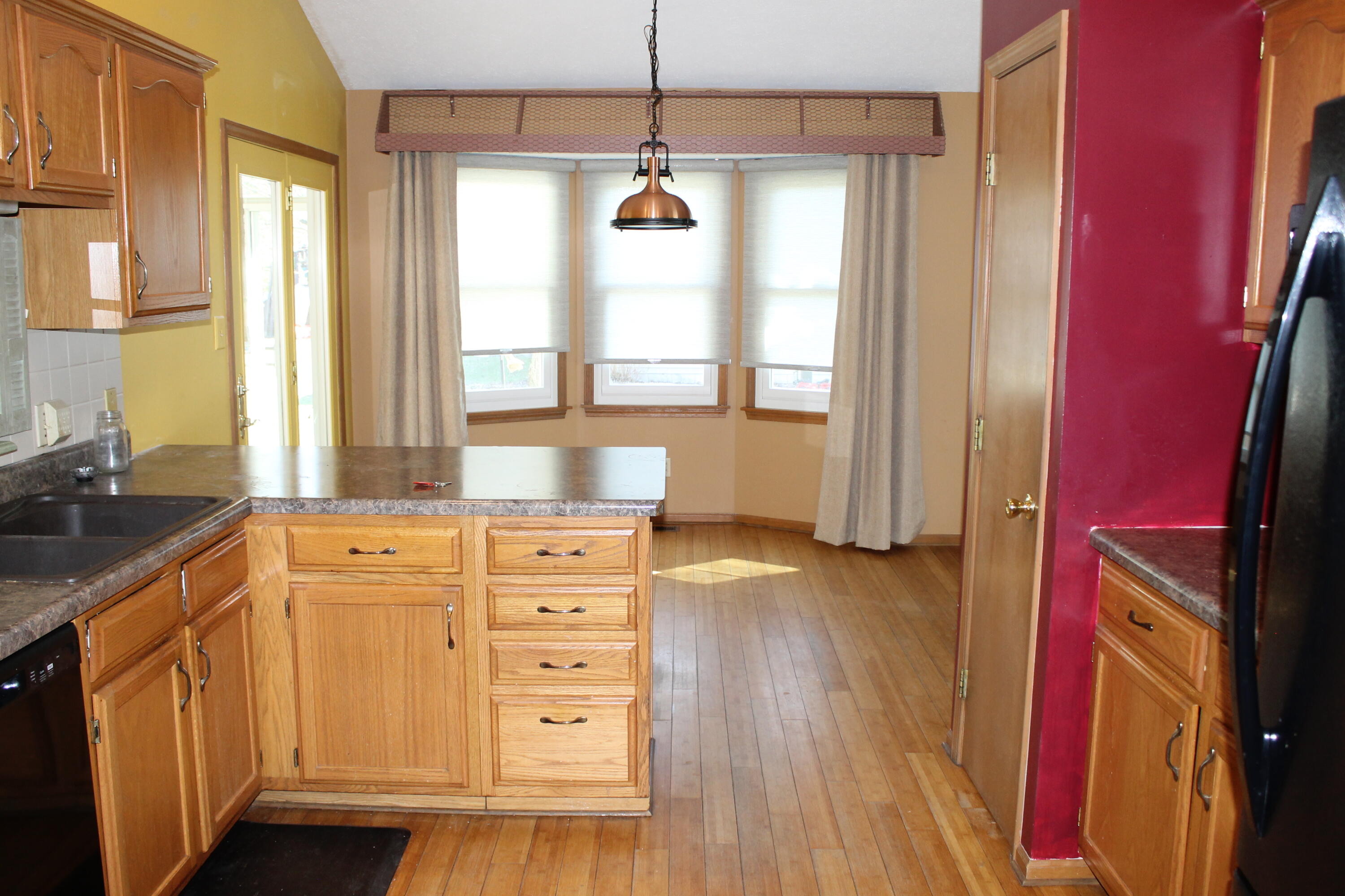 609 Almond Street Southwest De Motte, IN 46310 - Photo 2 of 15 3000x2000