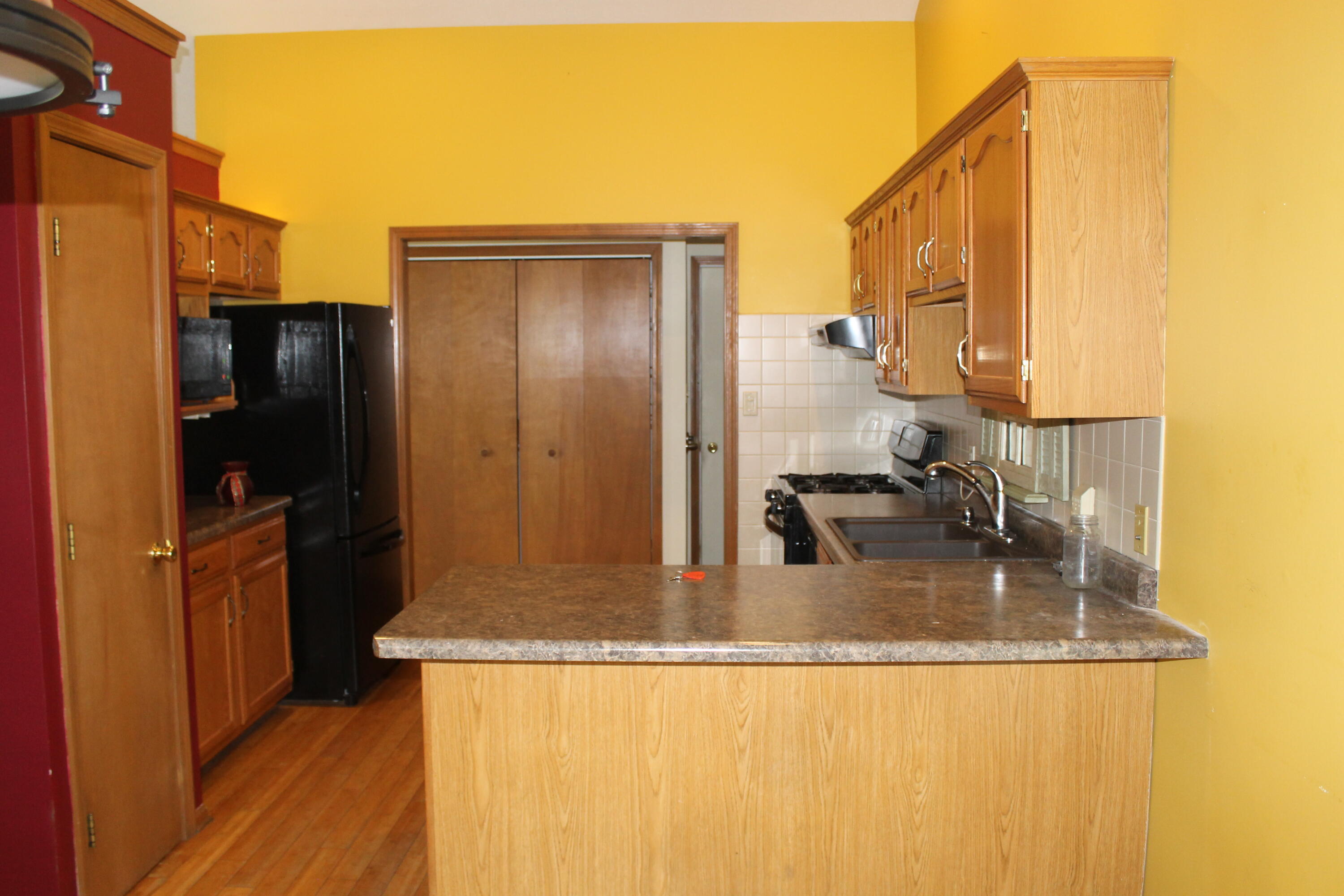 609 Almond Street Southwest De Motte, IN 46310 - Photo 3 of 15 3000x2000