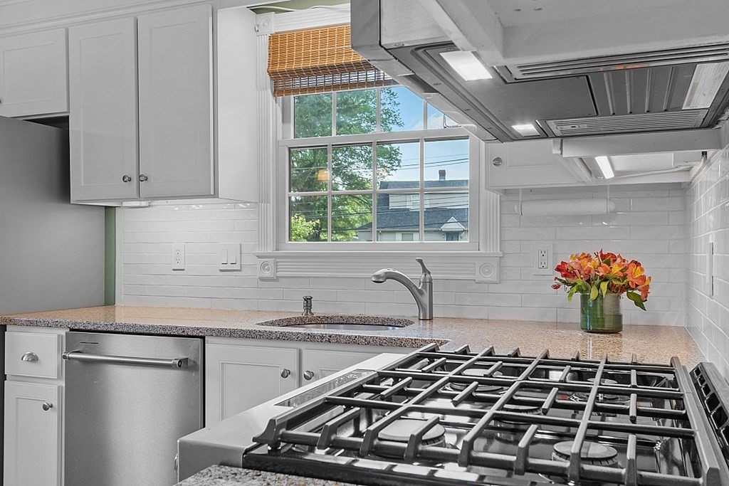 24 Jefferson Road Methuen, MA 01844 - Photo 5 of 40 Gallery Image 5