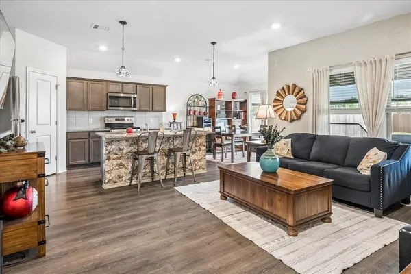 $250,000 | 1934 Duskwood Drive, Lancaster, TX 75146