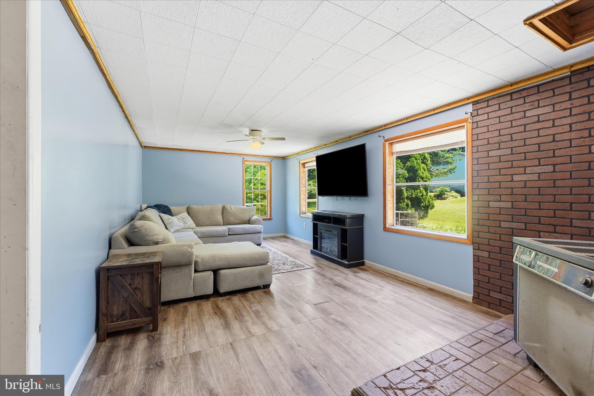 14316 Tower Road Smithsburg, MD 21783 - Photo 3 of 49 Living Room