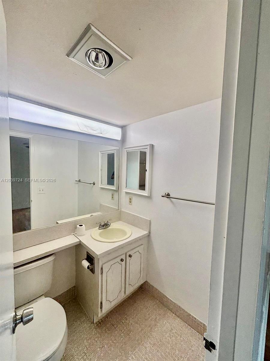 202 Mansfield East, Unit E Boca Raton, FL 33434 - Photo 8 of 12
