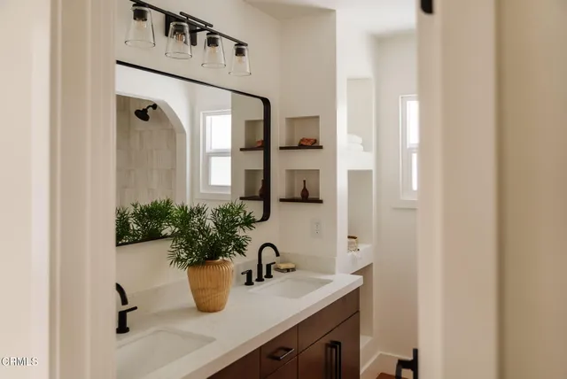 $1,198,000 | 4822 6th Avenue, Los Angeles, CA 90043