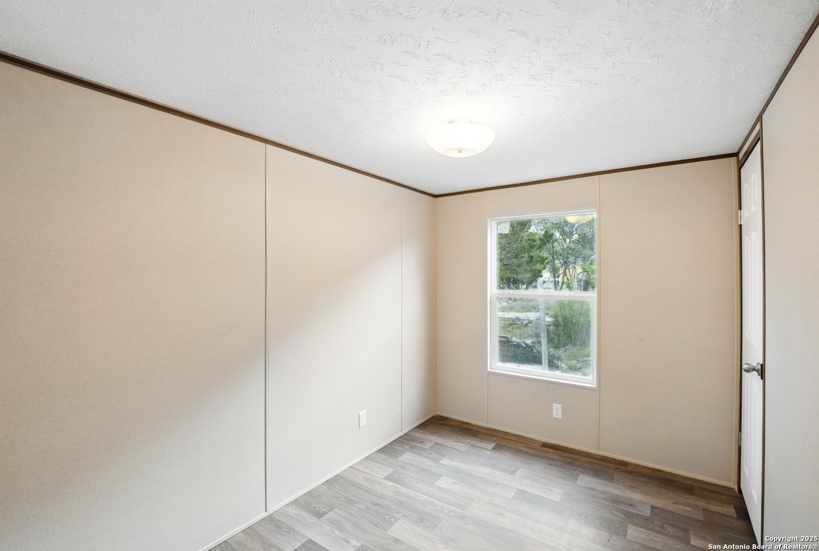 938 Covered Wagon Spring Branch, TX 78070 - Photo 14 of 20 an empty room with windows and closet